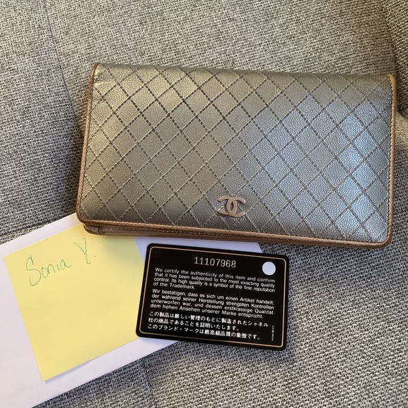 CHANEL Handbags - Auth Chanel Diamond Quilted Caviar Leather Wallet